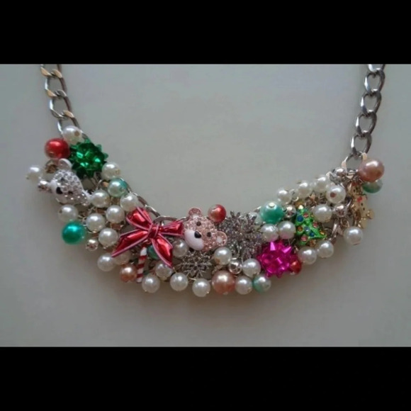 BETSEY JOHNSON SET Christmas Revival Charm Necklace Bracelet 2 Pair Earrings NWT - Picture 6 of 16